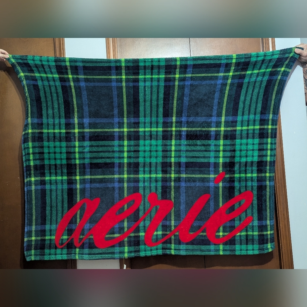 Aerie Plush Green Plaid Fleece Blanket Throw – Cozy 58″x46″